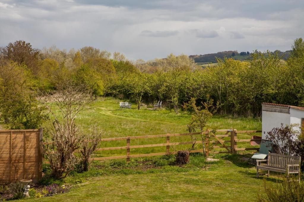 Beautiful 2 Bedroom Guest House With Private Pool In Lacock, Wiltshire 外观 照片